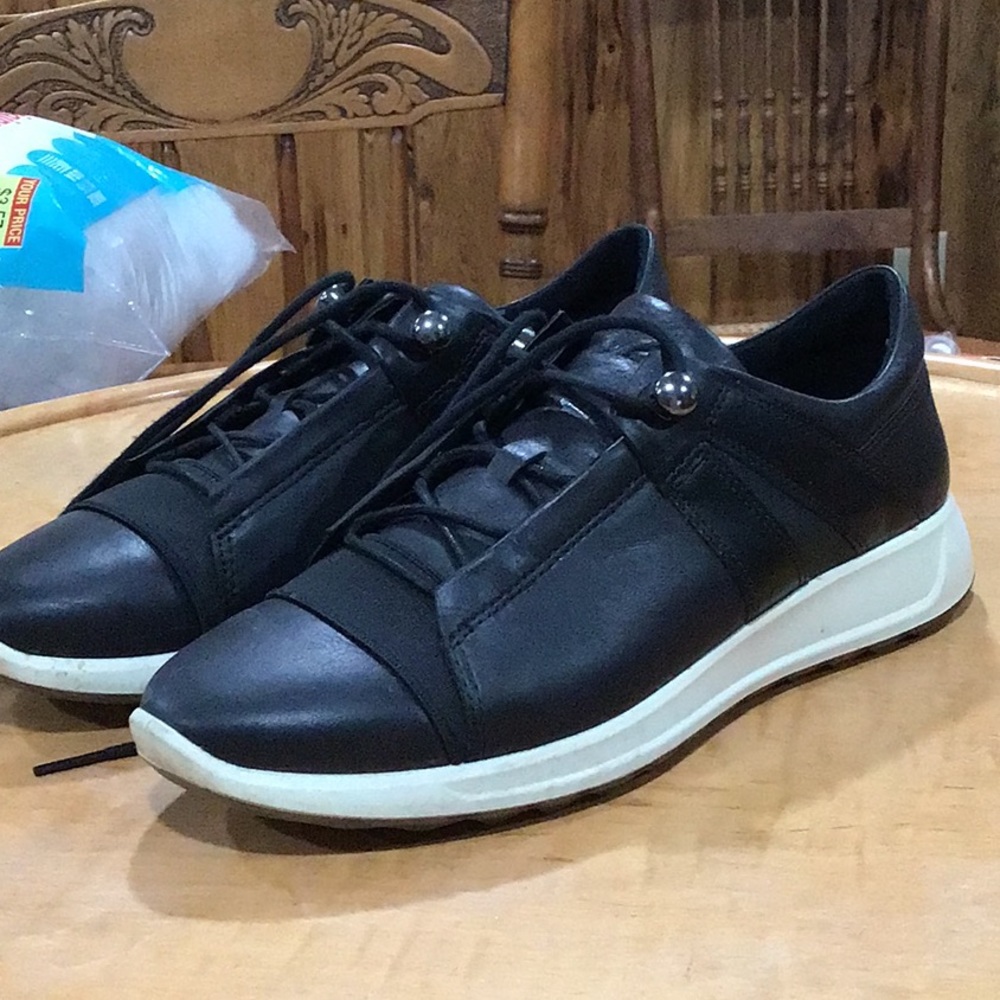 Ecco shoes size US 8, EU 39